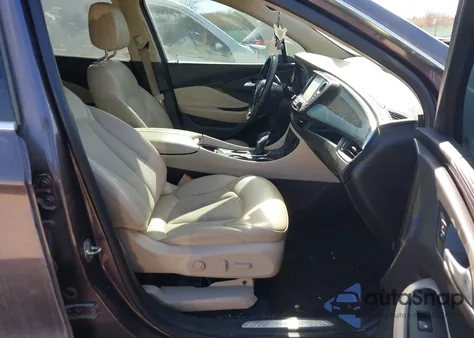 2018 Buick Envision Preferred z USA, uszkodzony, nr VIN LRBFXBSAXJD006842